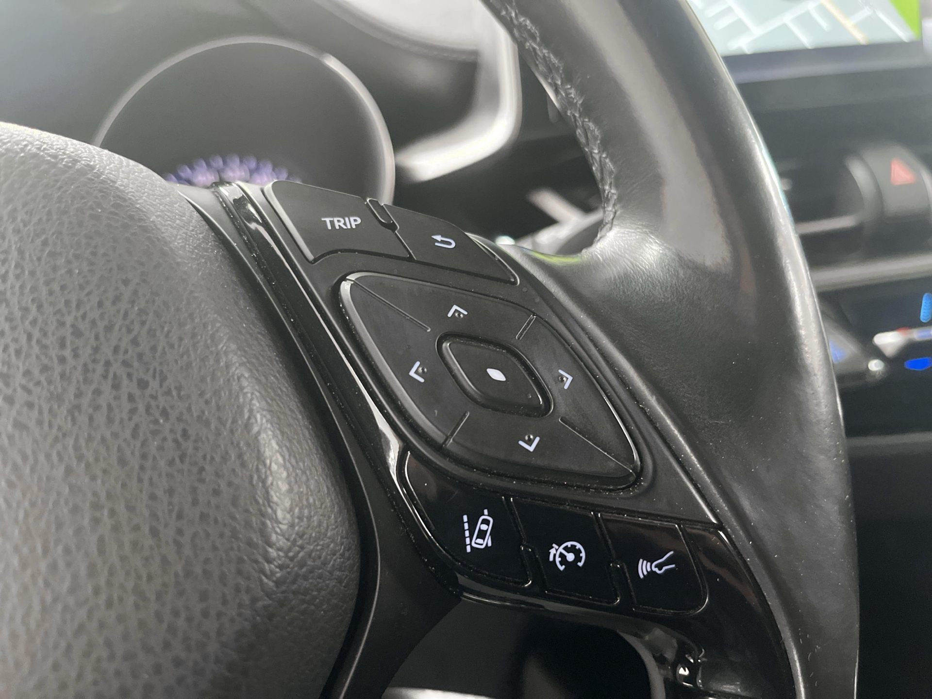 Grå Toyota C-HR fra 2019