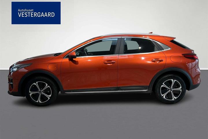 Orange Kia XCeed fra 2021 set udefra