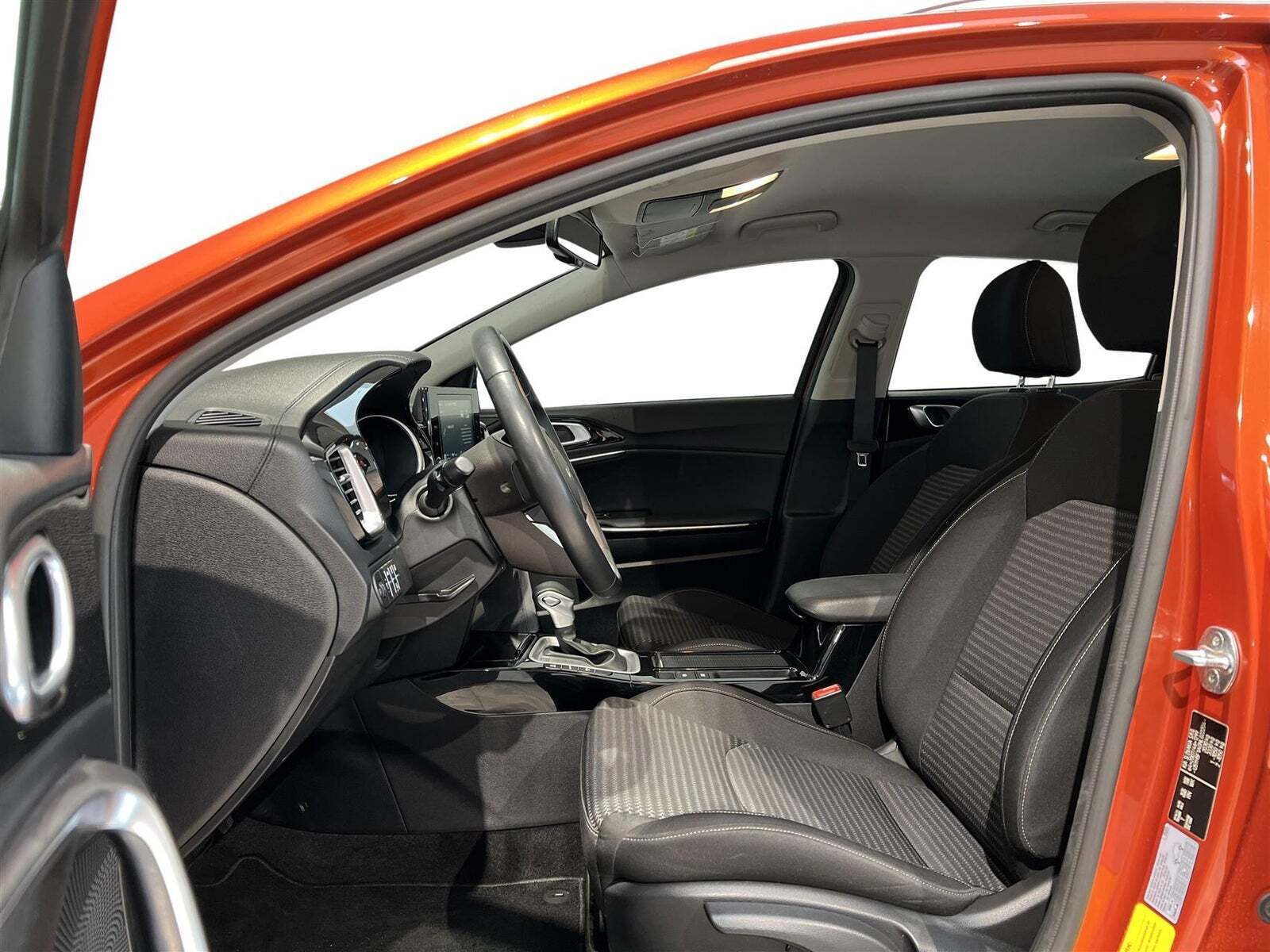 Orange Kia XCeed fra 2021 set indefra