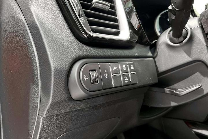 Orange Kia XCeed fra 2021 set indefra