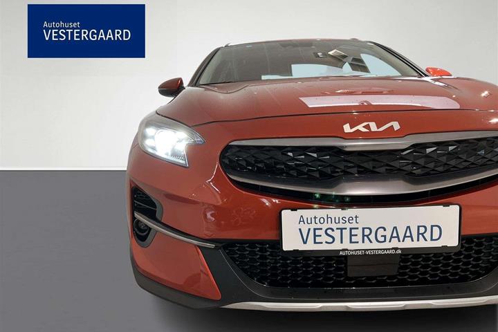 Orange Kia XCeed fra 2021 set udefra