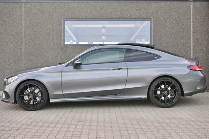 Grå Mercedes C43 fra 2016