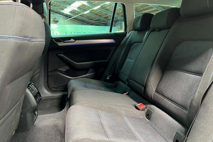 Sort VW Passat fra 2018