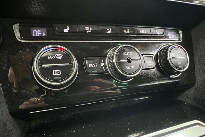 Sort VW Passat fra 2018