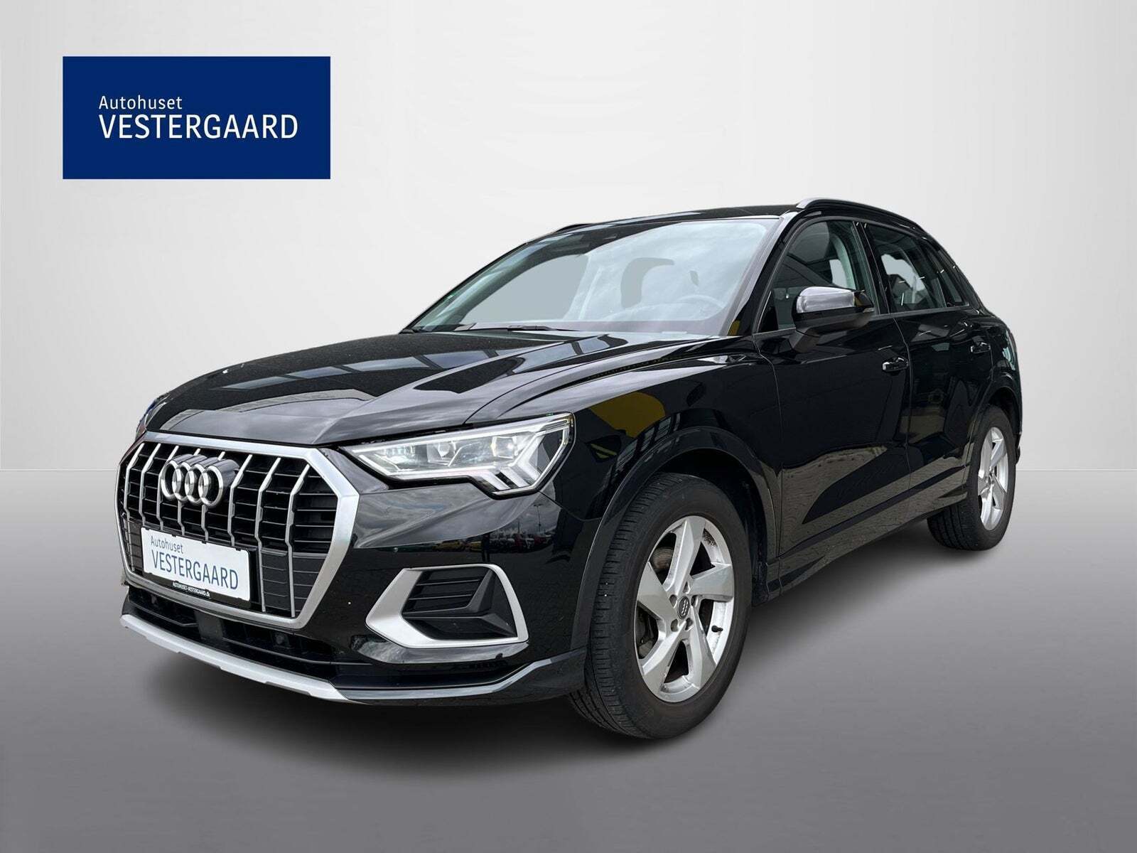 Sort Audi Q3 fra 2020 set udefra