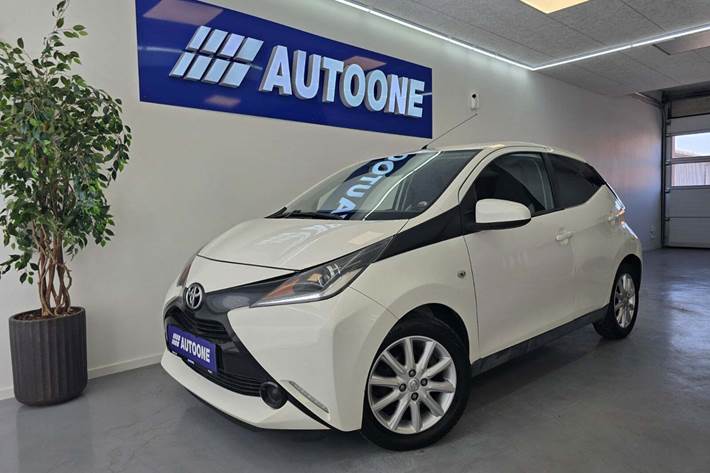 Hvid Toyota Aygo fra 2015