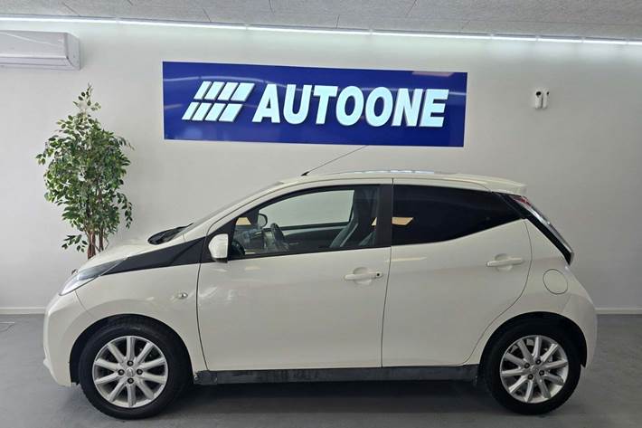 Hvid Toyota Aygo fra 2015