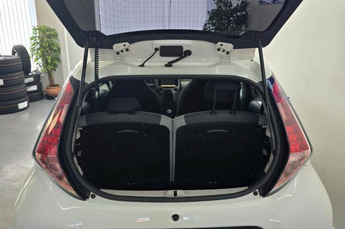 Hvid Toyota Aygo fra 2015