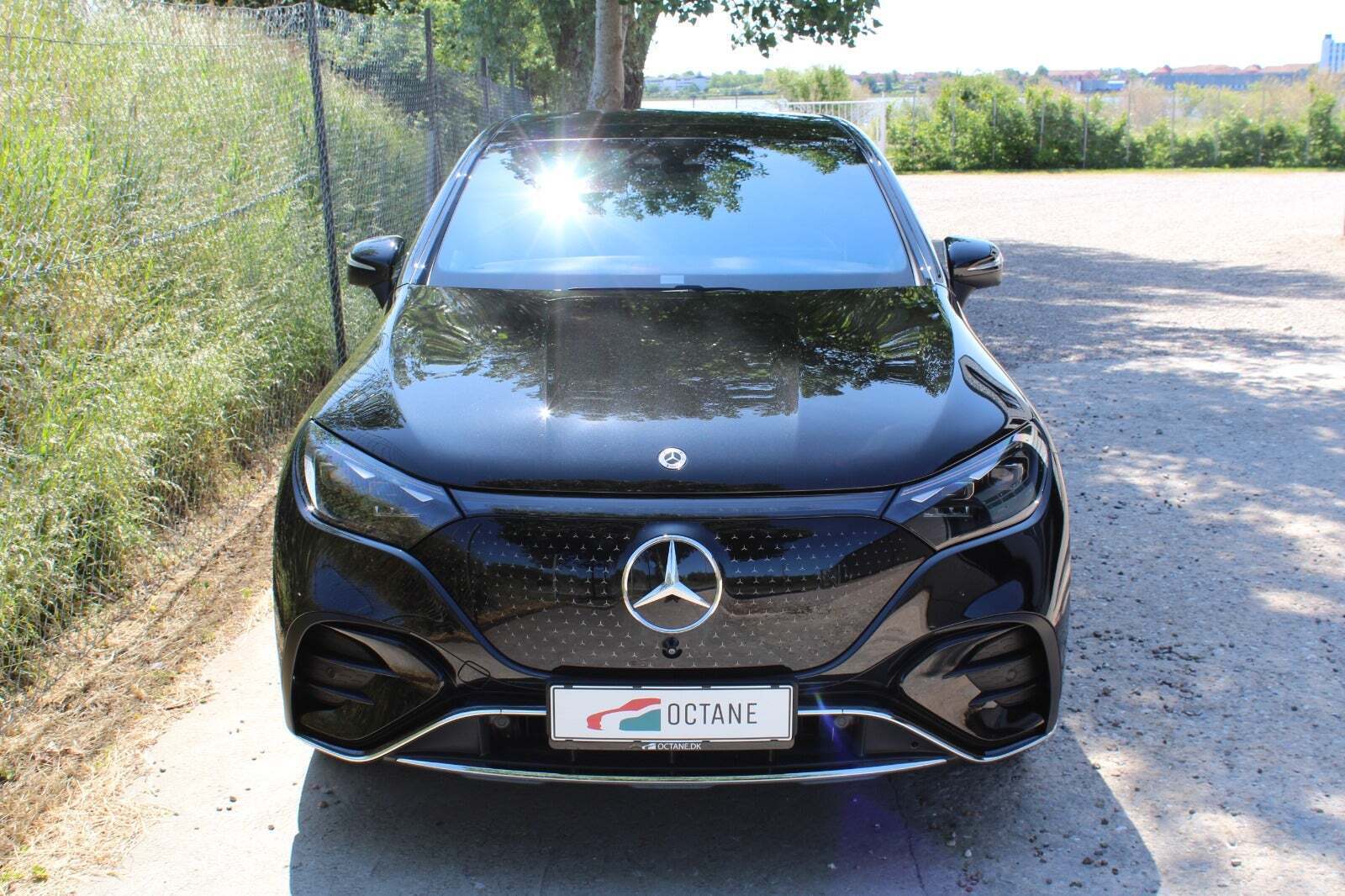 Sort Mercedes EQE500 SUV fra 2023