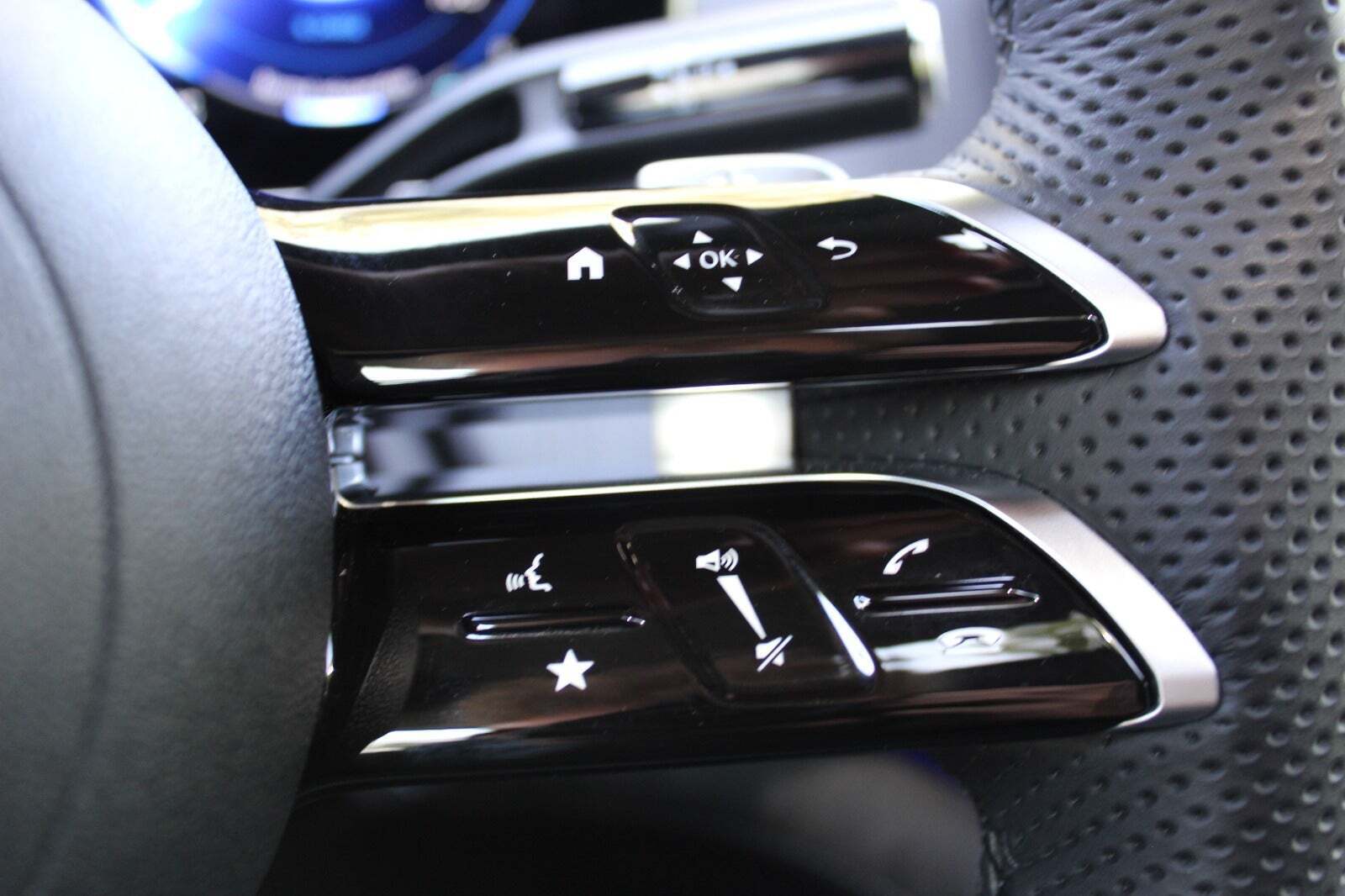 Sort Mercedes EQE500 SUV fra 2023