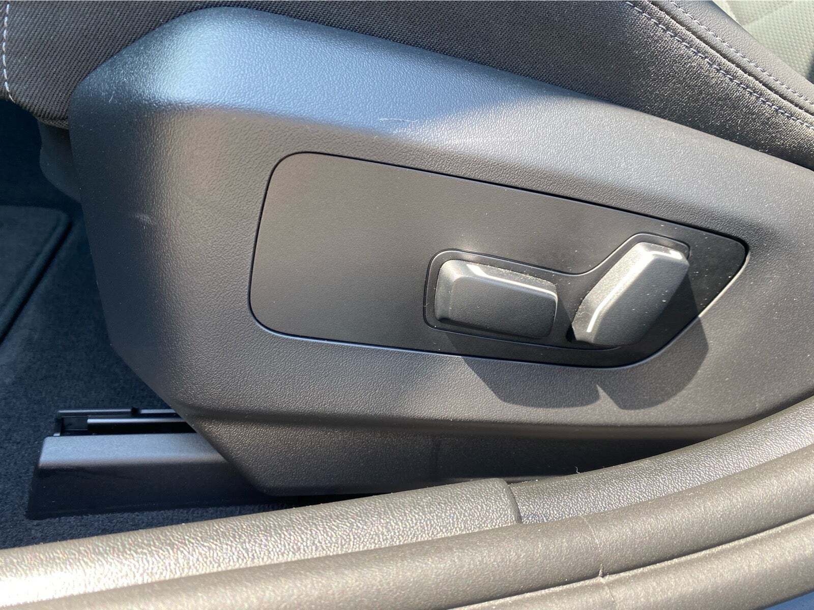 Grå BMW i5 fra 2025