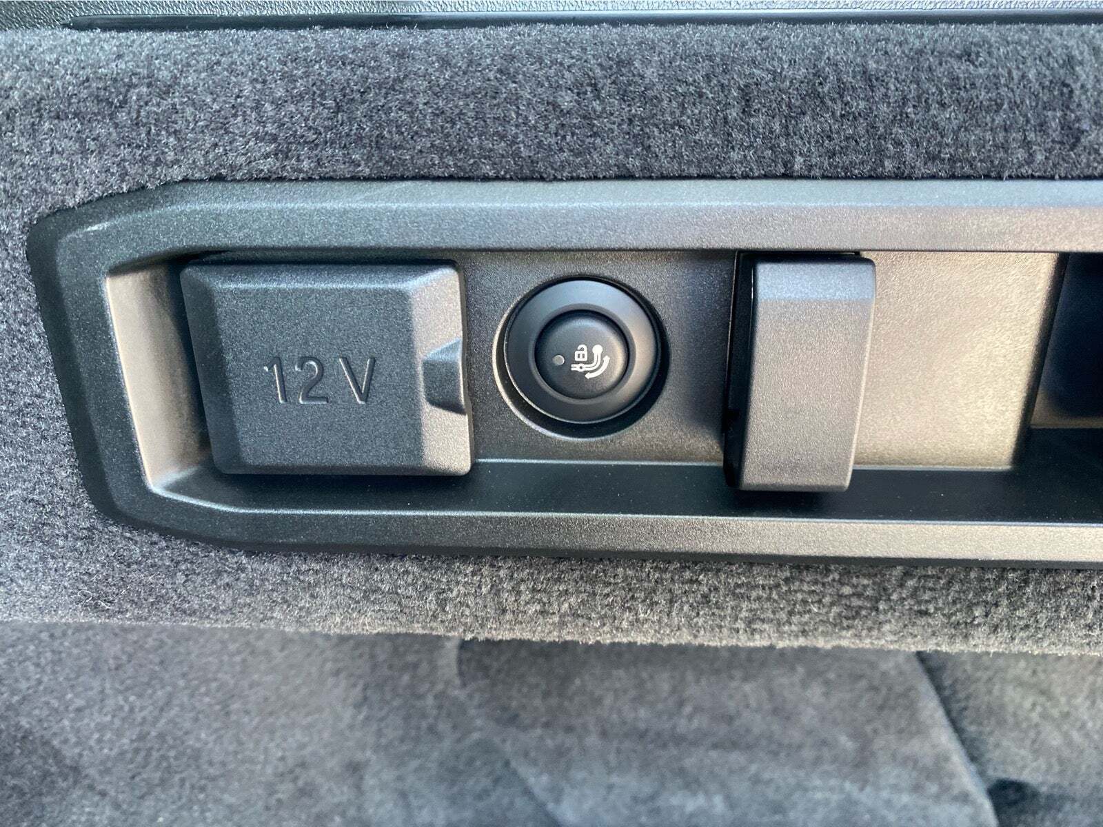 Grå BMW i5 fra 2025