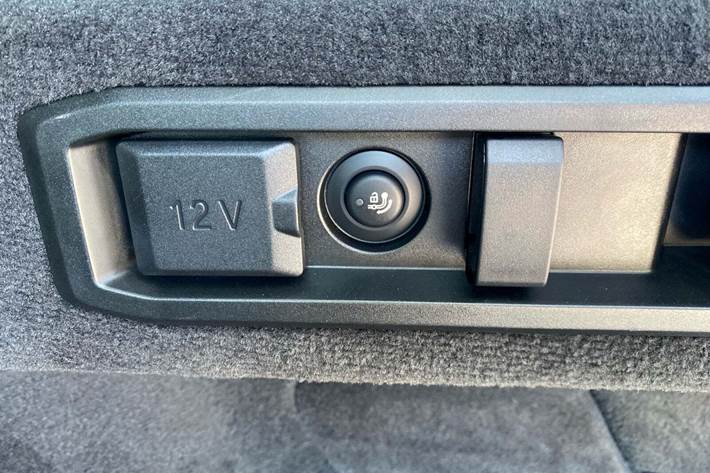 Grå BMW i5 fra 2025