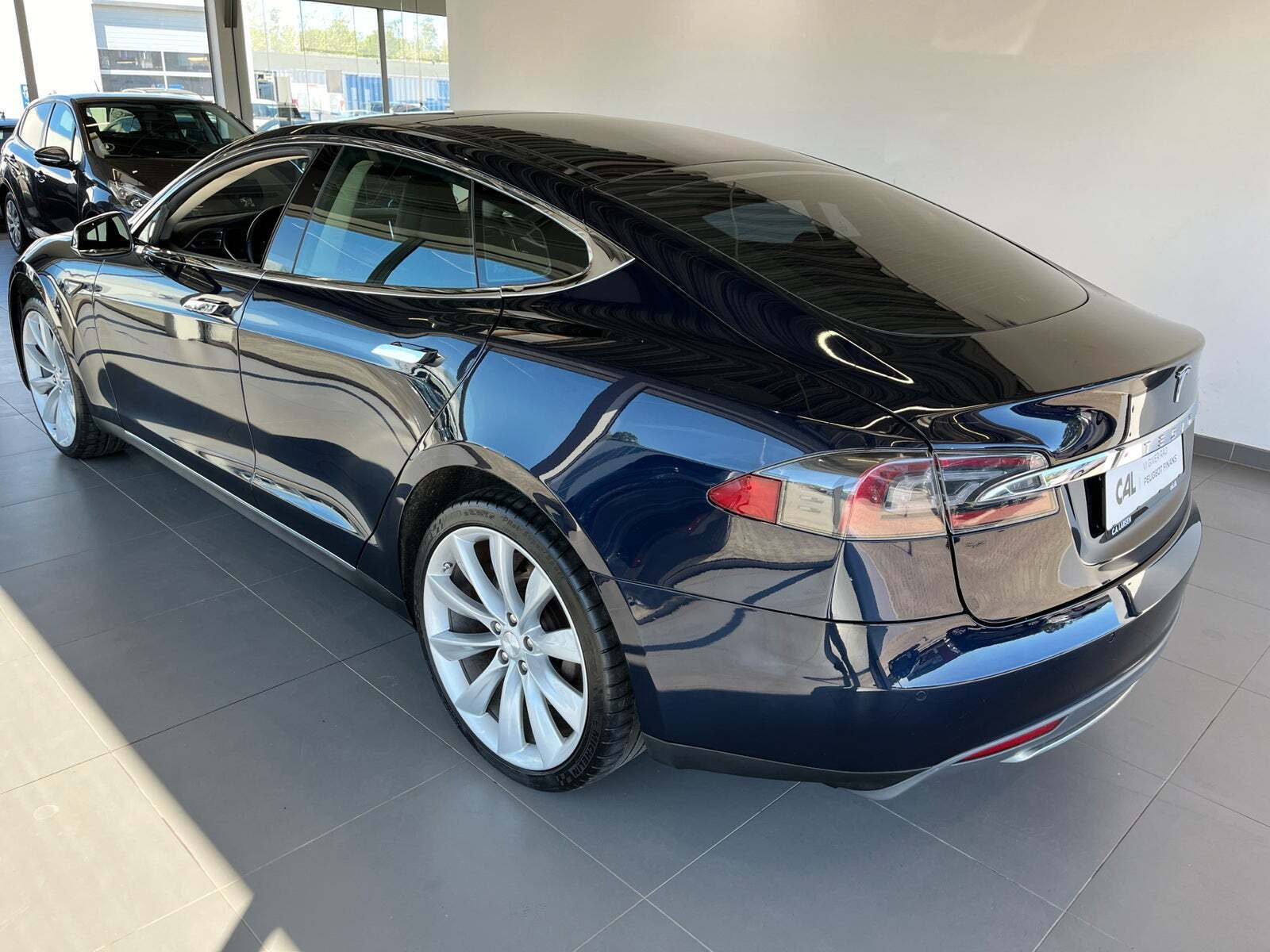 Blå Tesla Model S fra 2014