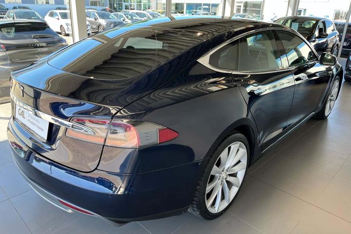 Blå Tesla Model S fra 2014
