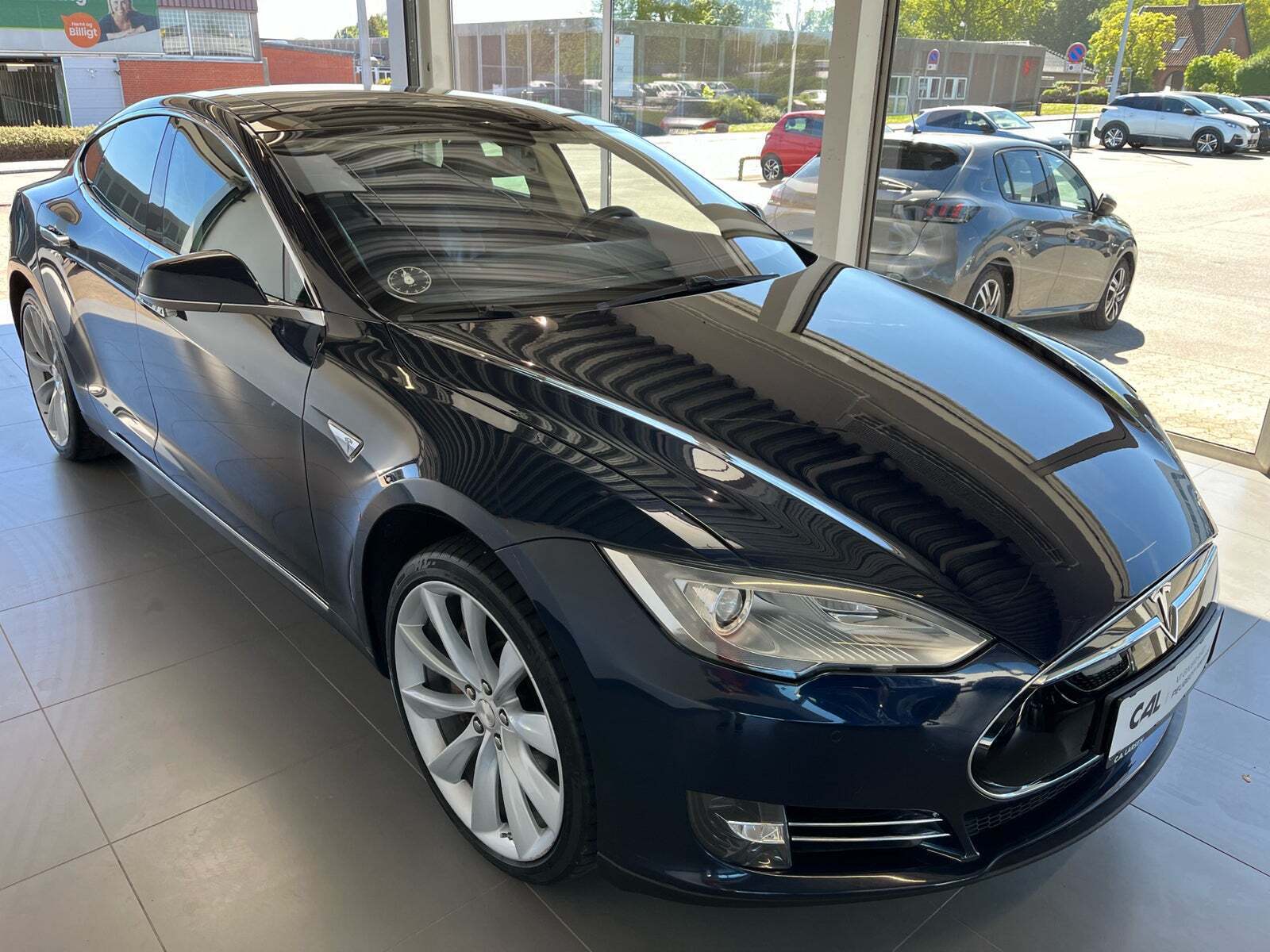 Blå Tesla Model S fra 2014