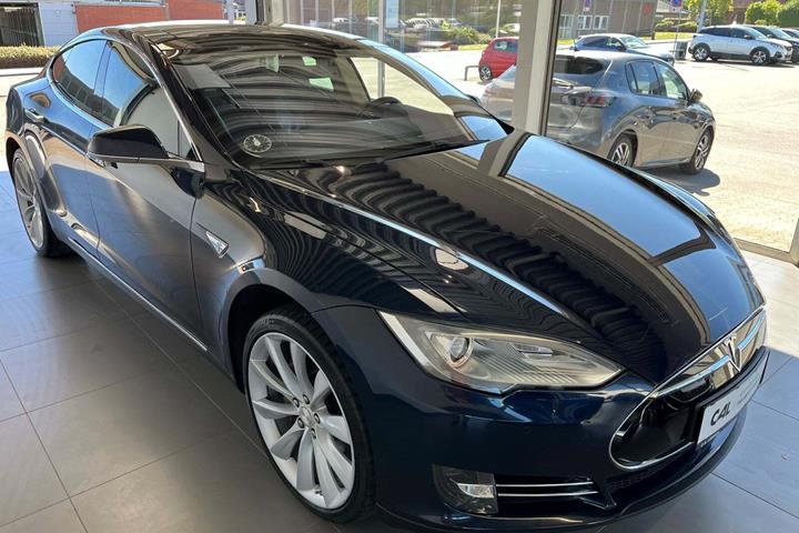 Blå Tesla Model S fra 2014