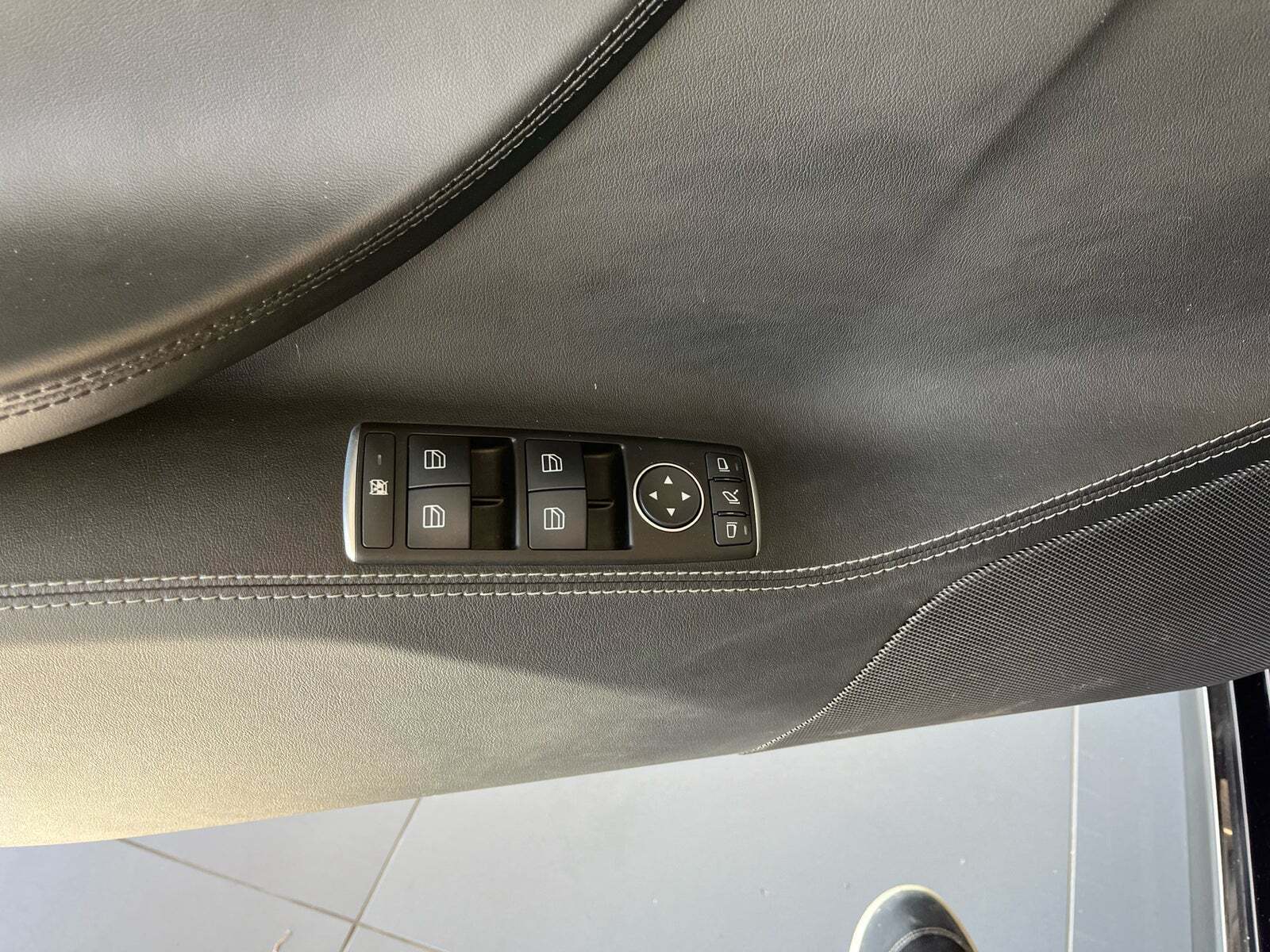 Blå Tesla Model S fra 2014