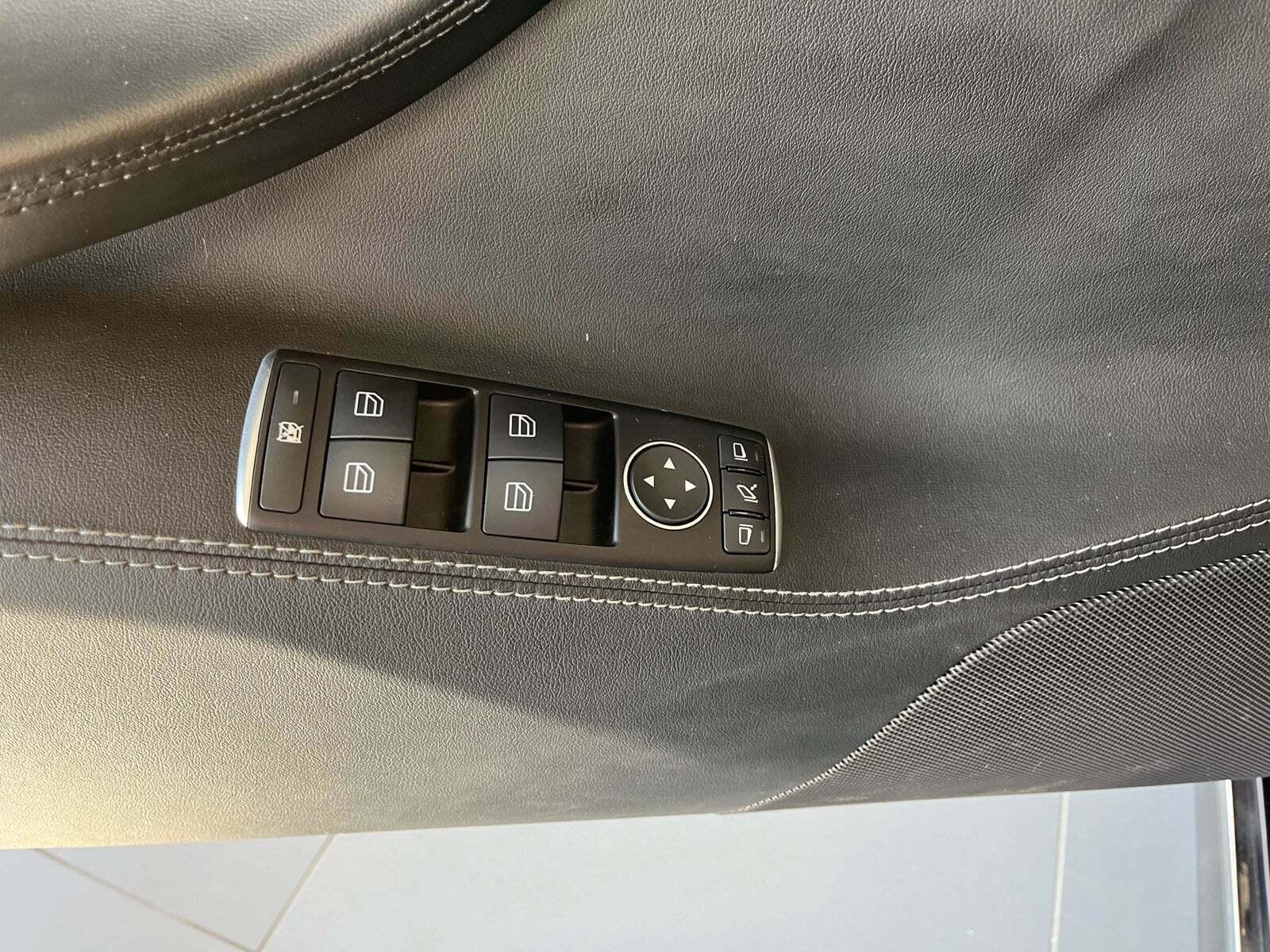 Blå Tesla Model S fra 2014