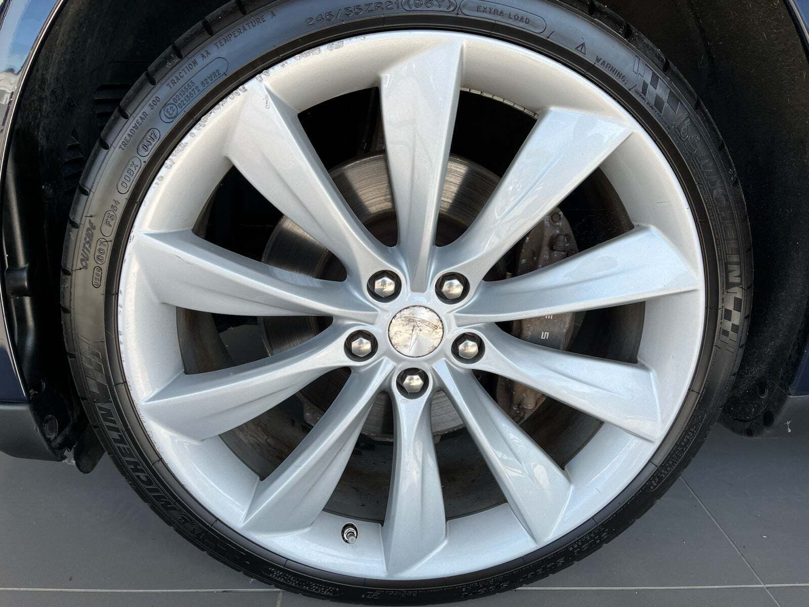 Blå Tesla Model S fra 2014