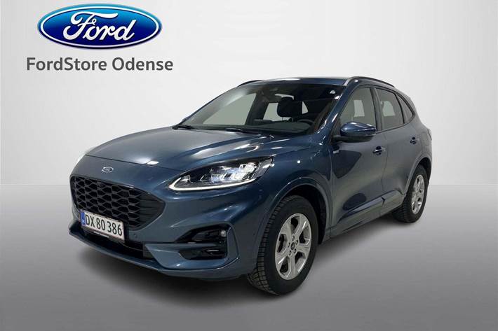 Blå Ford Kuga fra 2023 set udefra