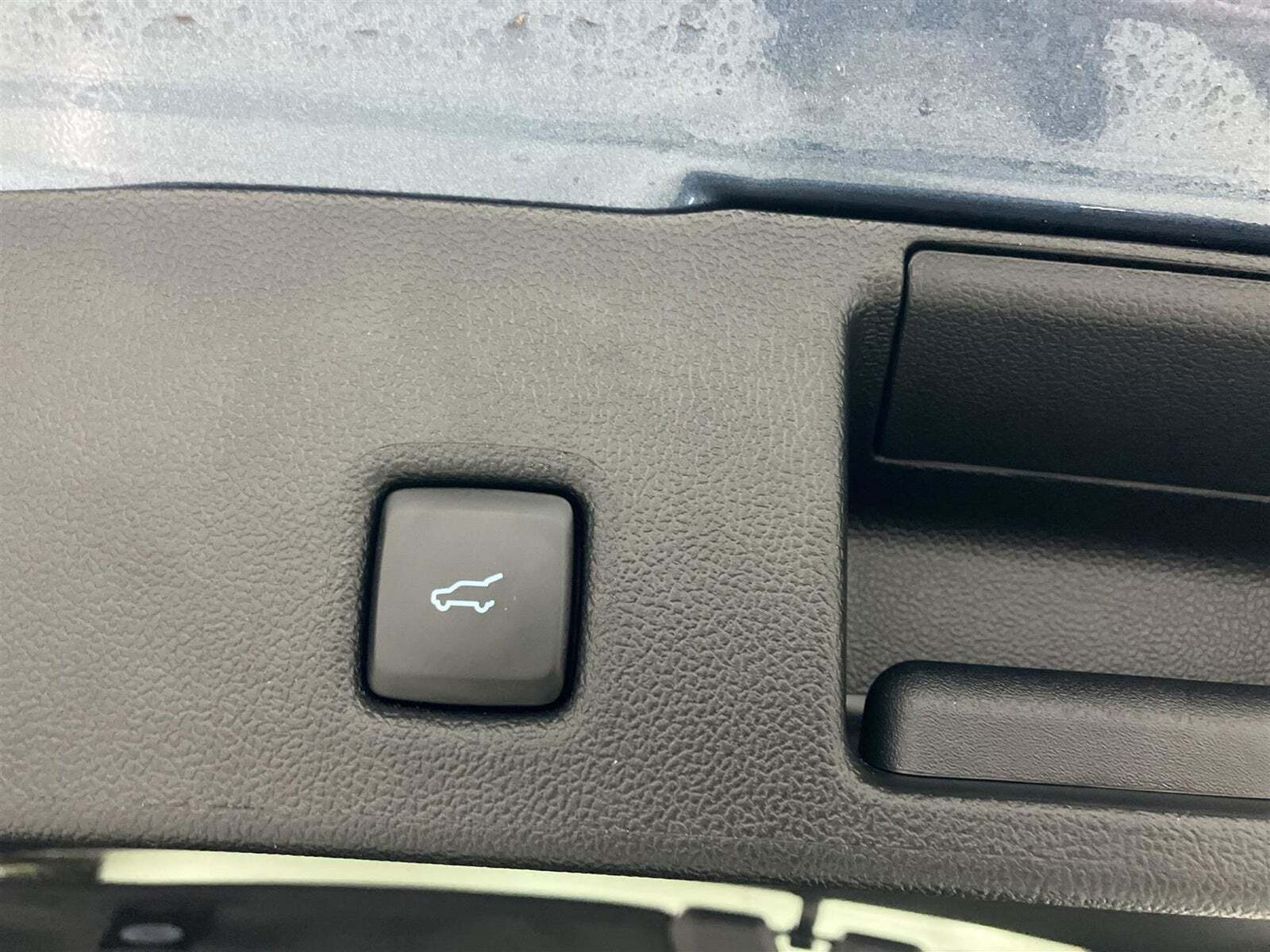 Blå Ford Kuga fra 2023