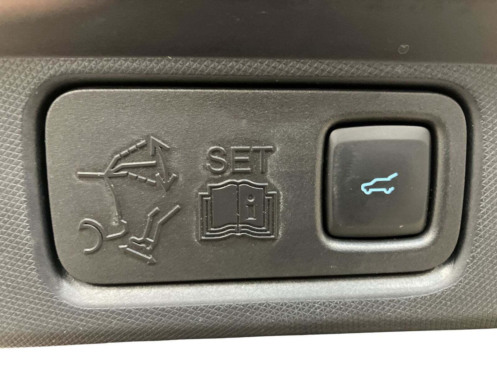 Rød Ford Mustang Mach-E fra 2023