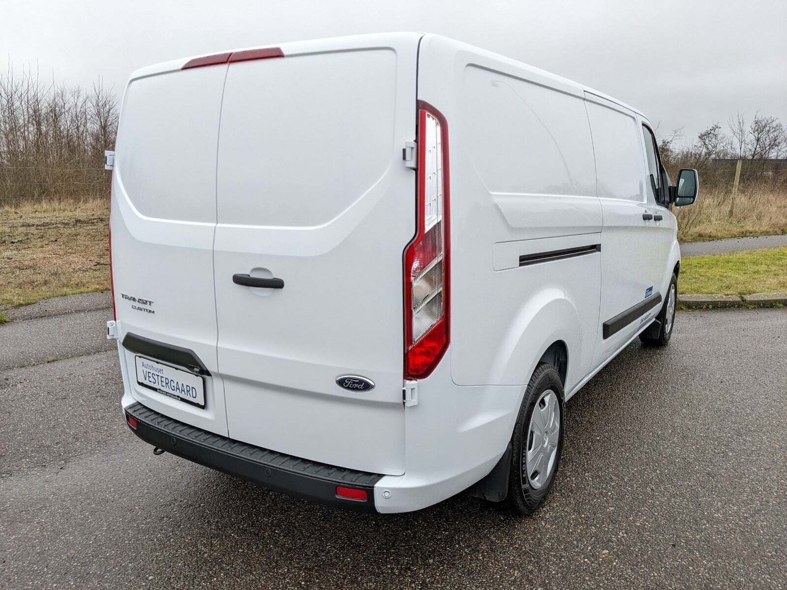 Hvid Ford Transit Custom 300 L2 fra 2023