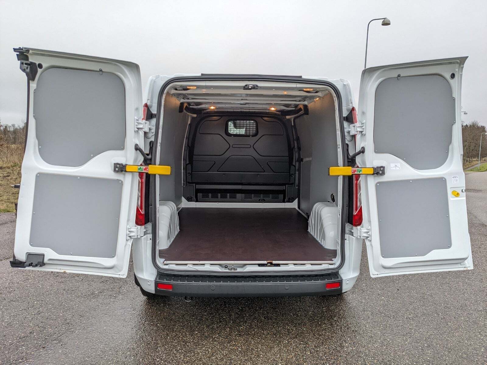 Hvid Ford Transit Custom 300 L2 fra 2023