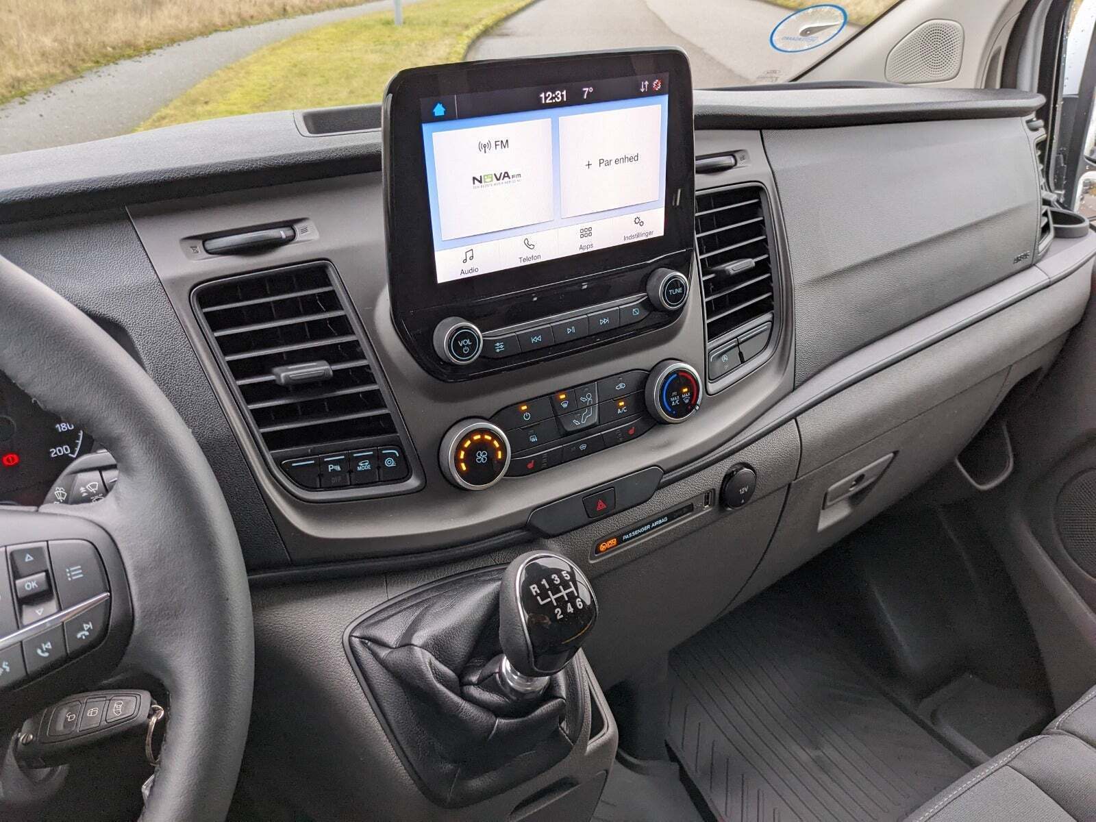 Hvid Ford Transit Custom 300L fra 2023