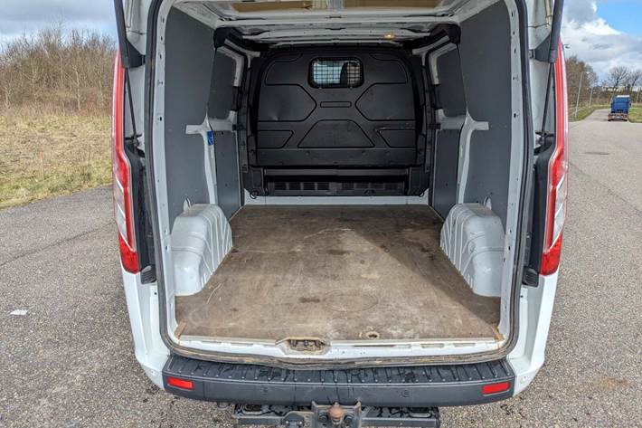 Hvid Ford Transit Custom 320 L1 fra 2022 set indefra