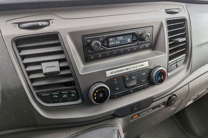 Hvid Ford Transit Custom 320 L1 fra 2022 set indefra