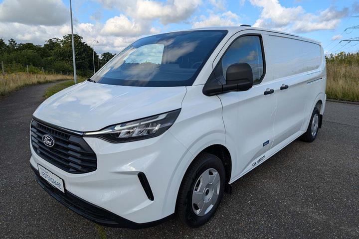 Hvid Ford Transit Custom 300 L2 fra 2023 set udefra
