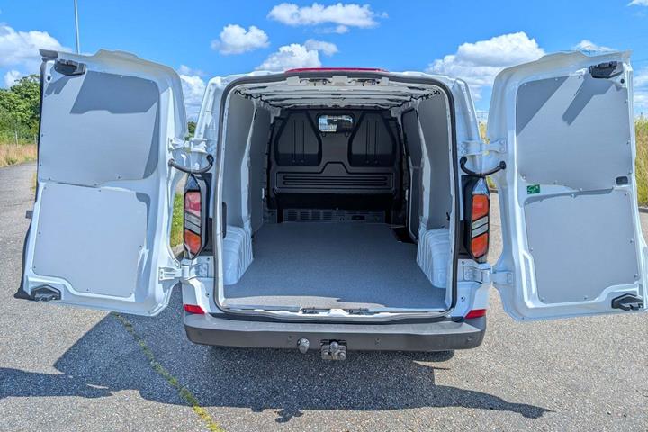 Hvid Ford Transit Custom 300 L2 fra 2023
