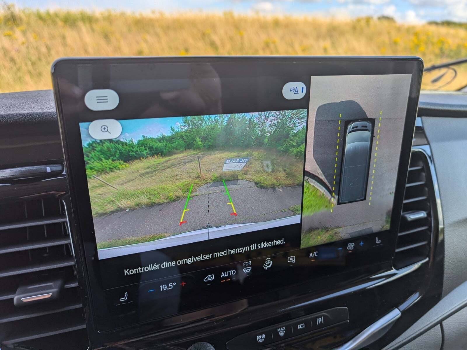 Hvid Ford Transit 350 L3 Van fra 2023 set indefra