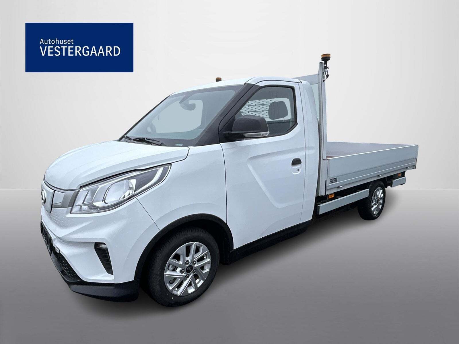 Beige Maxus e-Deliver 3 fra 2024 set udefra