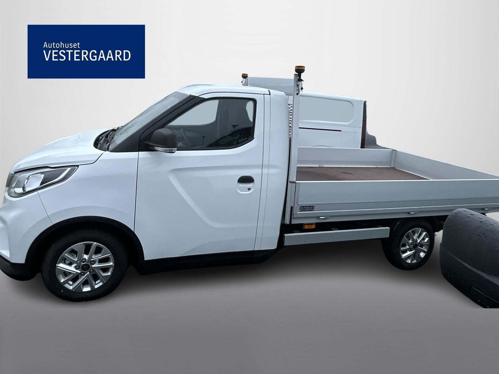 Beige Maxus e-Deliver 3 fra 2024