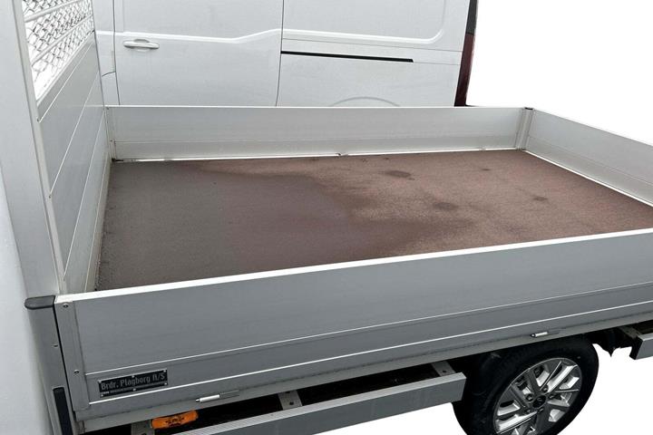 Beige Maxus e-Deliver 3 fra 2024 set udefra