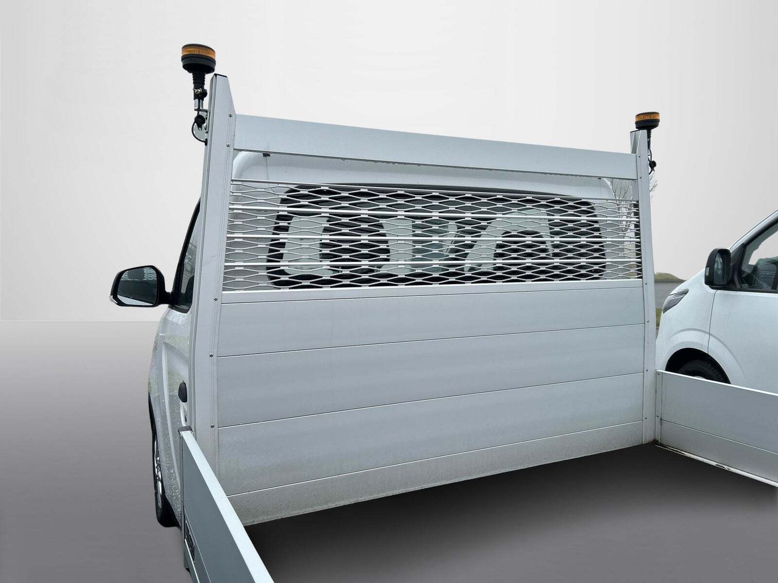 Beige Maxus e-Deliver 3 fra 2024