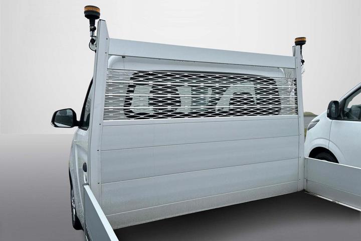 Beige Maxus e-Deliver 3 fra 2024 set udefra