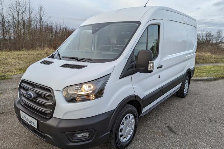 Hvid Ford Transit 350 L2 Van fra 2023 set udefra
