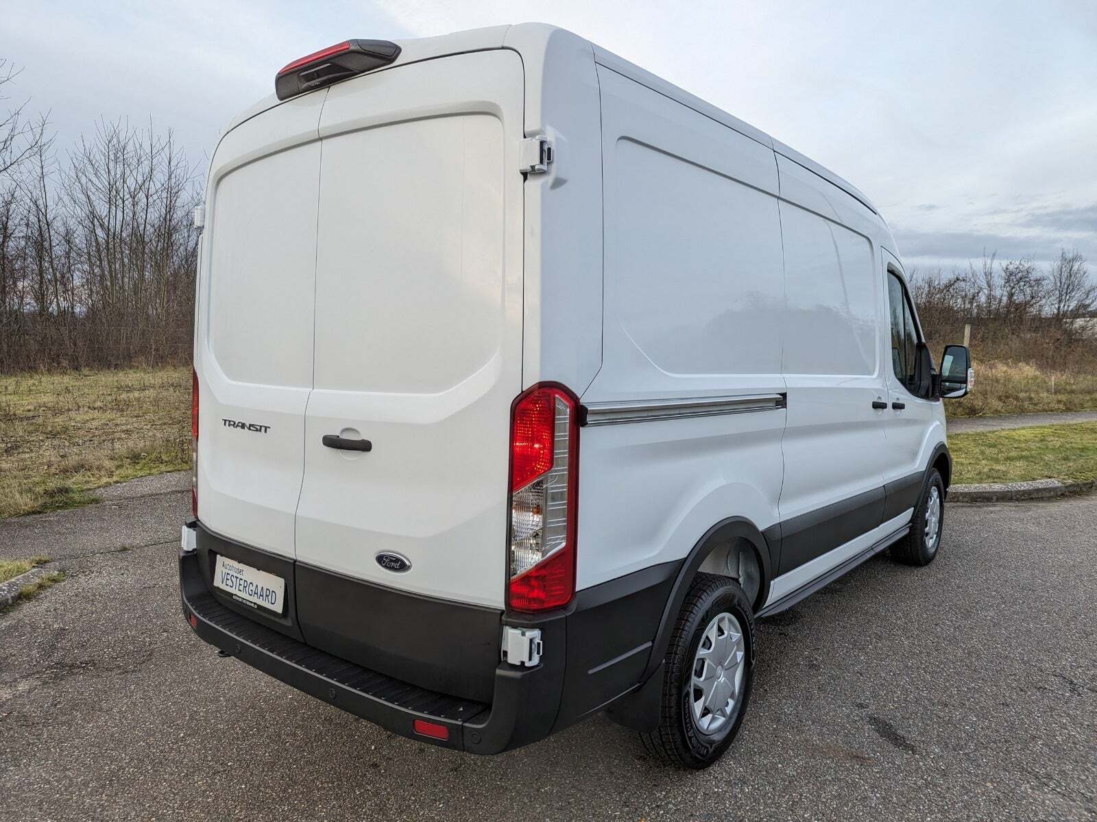 Hvid Ford Transit 350 L2 Van fra 2023