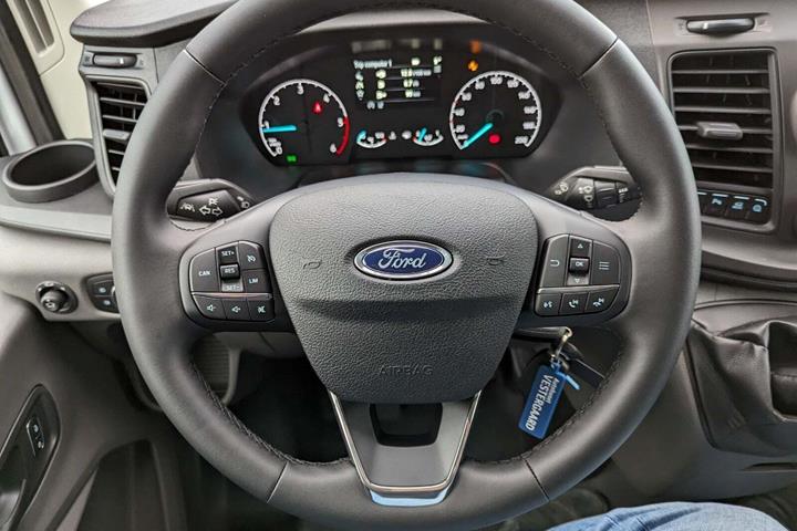 Hvid Ford Transit 350 L2 Van fra 2023