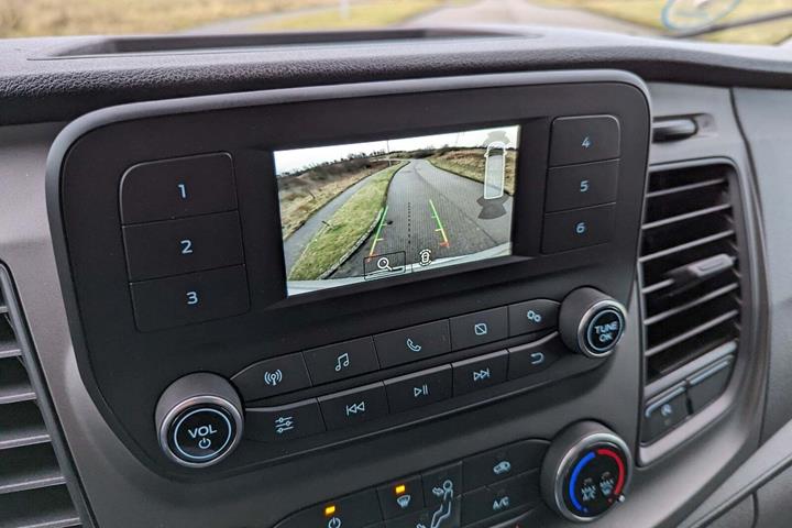 Hvid Ford Transit 350 L2 Van fra 2023