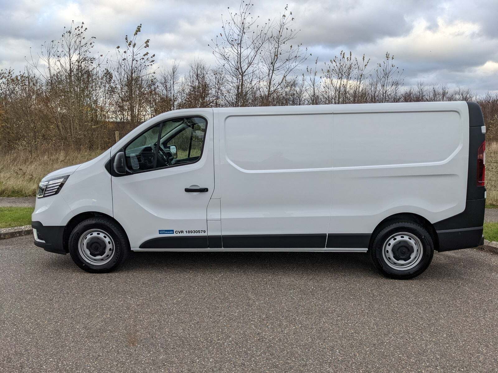Hvid Renault Trafic fra 2022