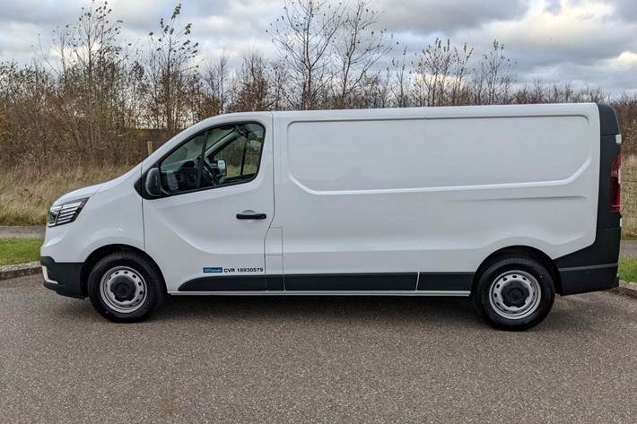 Hvid Renault Trafic fra 2022