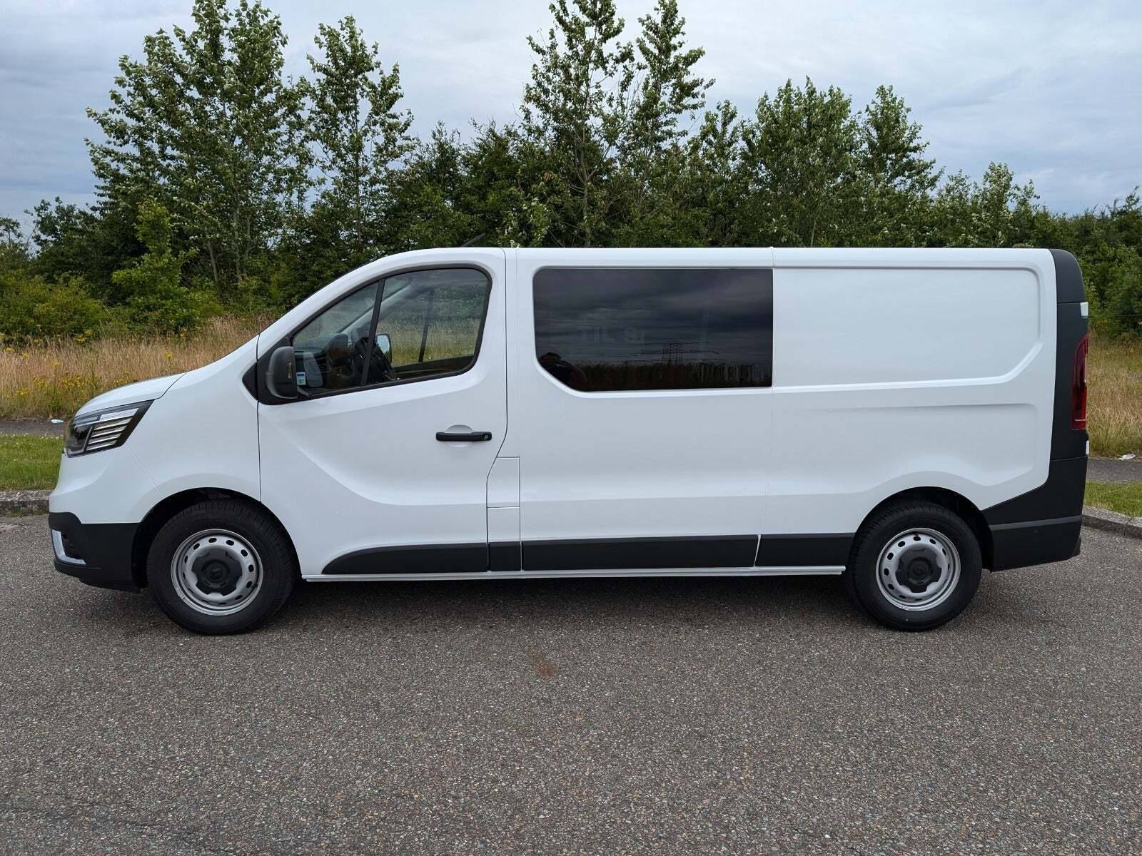 Renault Trafic 2,0 dCi 130 L2H1 Tekno Mandskabsvogn