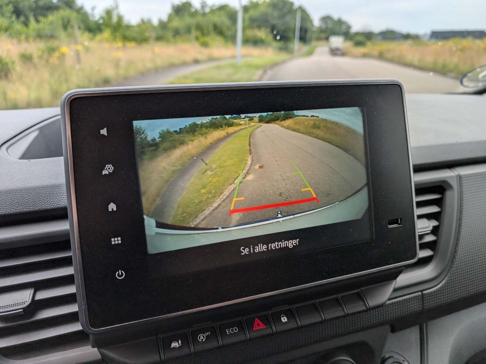 Hvid Renault Trafic fra 2024