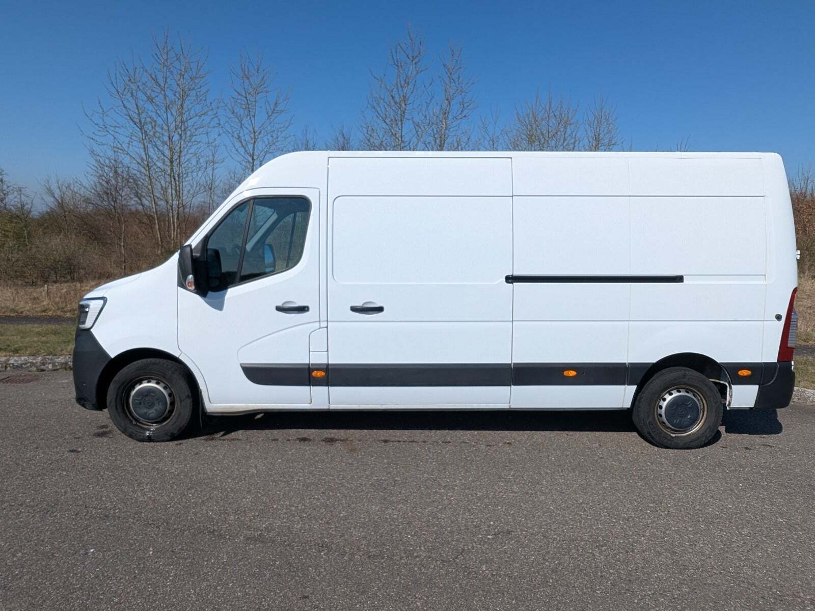 Renault Master IV T35 2,3 dCi 150 L3H2 Kassevogn