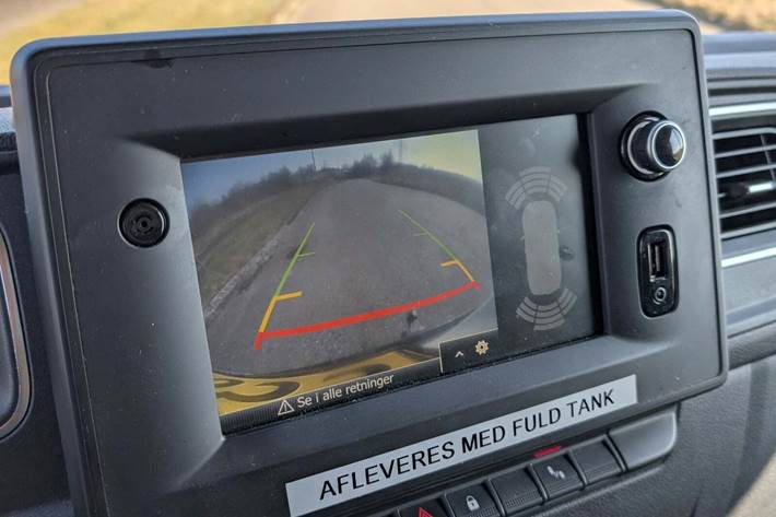 Hvid Renault Master IV T35 fra 2022 set indefra